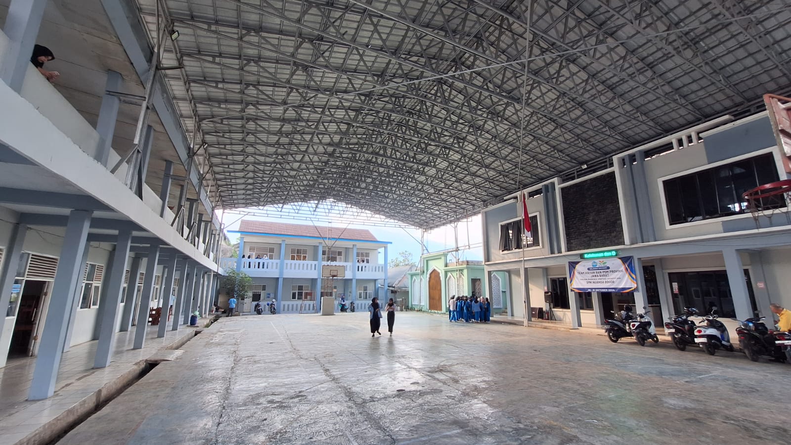 Lapangan Semi Indoor